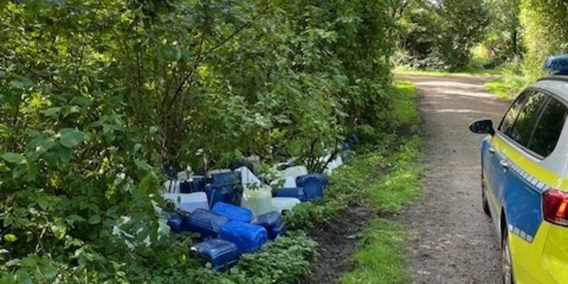 POL-SE: Tangstedt (Kreis Stormarn) - Unbekannte entsorgen diverse Kanister mit unbekannter Flüssigkeit in der Natur - Polizei auf der Suche nach Hinweisen - Foto: presseportal.de
