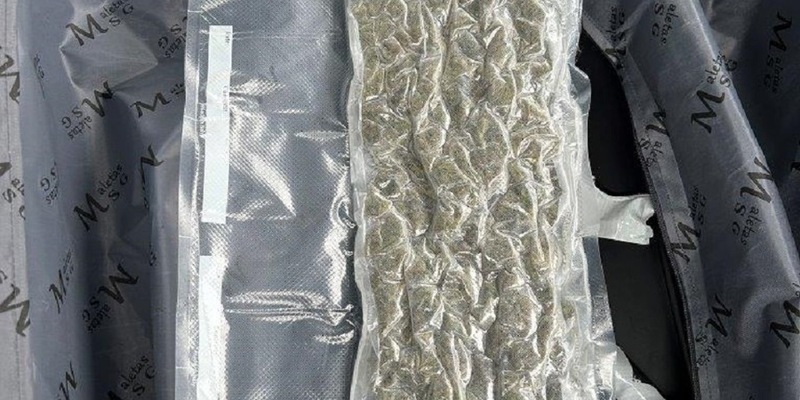 HZA-HN: Marihuana im Kuriergepäck/ 300 Gramm Rauschgift sichergestellt - Foto: presseportal.de