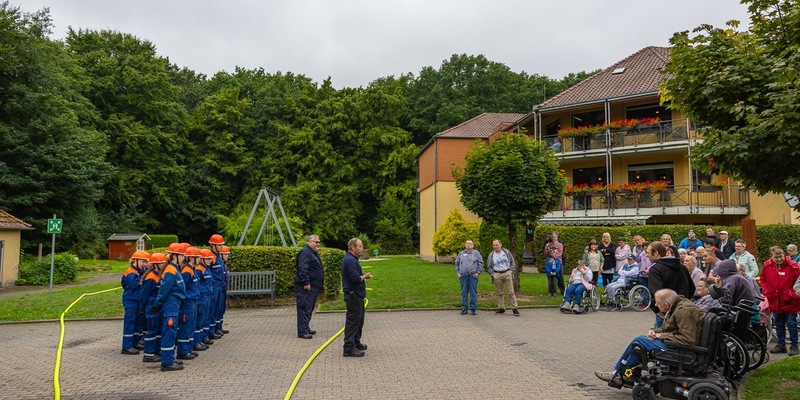 FW Kamen: Aktionstag JF Heeren-Werve/Rottum am Friedrich-Pröbsting-Haus - Foto: presseportal.de