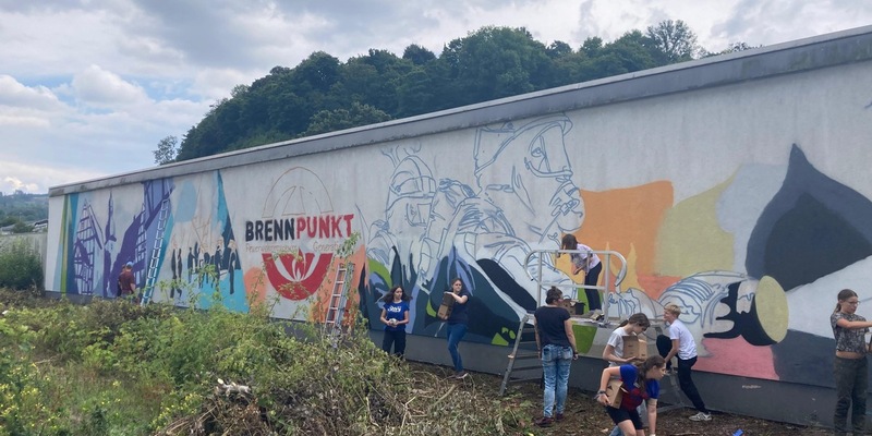 FW-AR: Farbenfrohe Hingucker am Arnsberger Bahnhof - Foto: presseportal.de