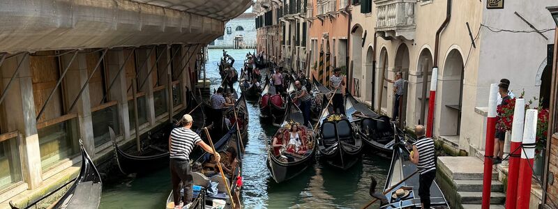 Venedig machte wegen seiner Eintrittsgebühr Schlagzeilen - die Touristen hielt das jedoch nicht ab. (Archivbild) - Foto: Christoph Sator/dpa