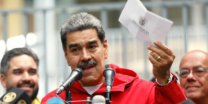 Die USA bieten 50 Millionen Dollar für Infos für eine Festnahme Maduros.  - Foto: Cristian Hernandez/AP/dpa