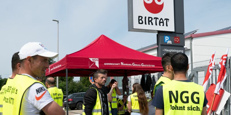Beim Dönerspießhersteller Birtat gibt es einen Tarifabschluss. (Archivbild) - Foto: Markus Lenhardt/dpa