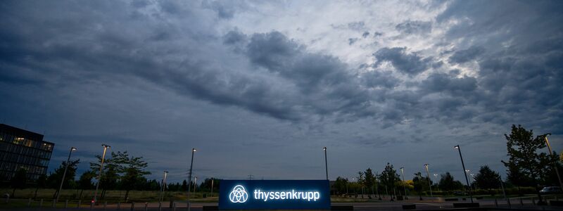 Thyssenkrupp plant in den kommenden Jahren einen grundlegenden Konzernumbau, bei dem auch die anderen vier Sparten eigenständig und für eine Beteiligung Dritter geöffnet werden sollen. - Foto: Henning Kaiser/dpa