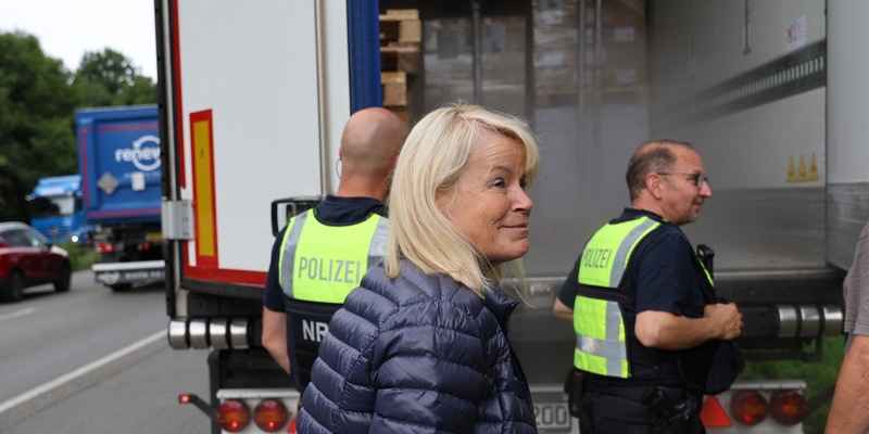 POL-RE: Schwergewichte im Blick - Polizei kontrolliert LKW und Busse - Foto: presseportal.de
