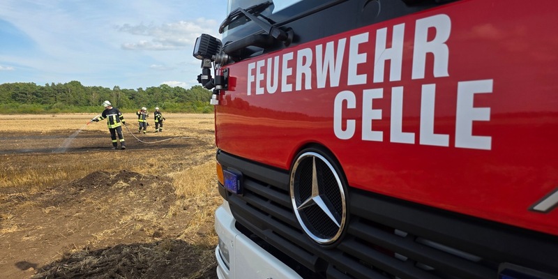 FW Celle: 500m²Stoppelfeld brennen in Hustedt - Foto: presseportal.de