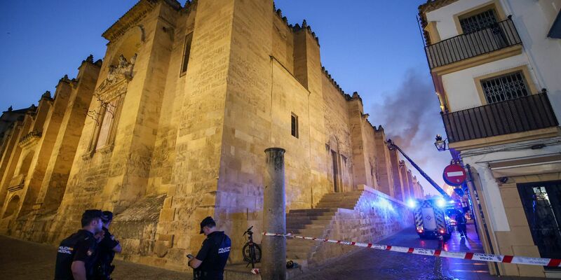 In der berühmten Kathedrale von Córdoba ist am Abend ein Feuer ausgebrochen.  - Foto: Madero Cubero/EUROPA PRESS/dpa