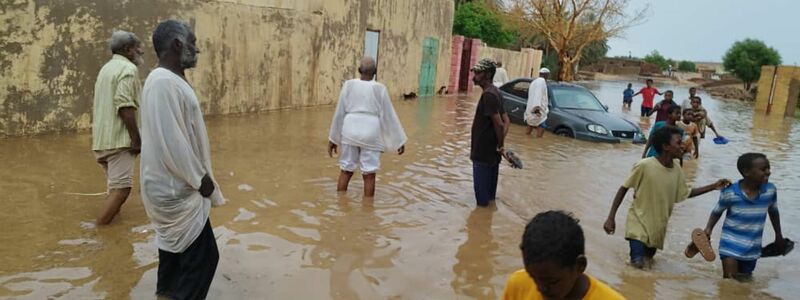 In der Regenzeit steigen in vielen Regionen Afrikas die Cholera-Zahlen (Archivbild) - Foto: Abdul-Rahman Awad/XinHua/dpa