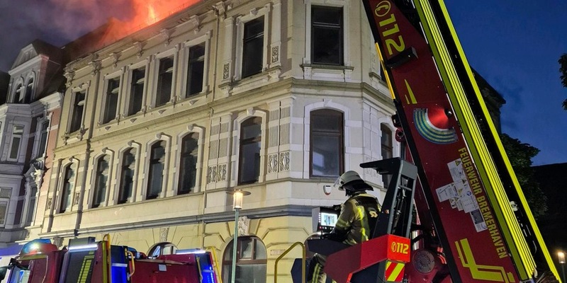 FW Bremerhaven: Dachstuhlbrand im Ortsteil Klushof - Foto: presseportal.de