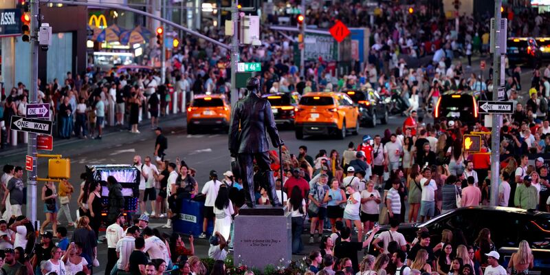 Im nächtlichen Treiben des Times Square wurden drei Menschen durch Schüsse verletzt. (Symbolbild) - Foto: Sven Hoppe/dpa