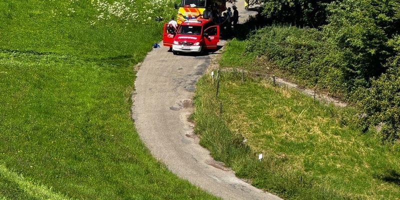 FW Weinheim: Arbeitsunfall im Wald Feuerwehr und Rettungsdienst retten verletzte Person aus unwegsamem Gelände - Foto: presseportal.de