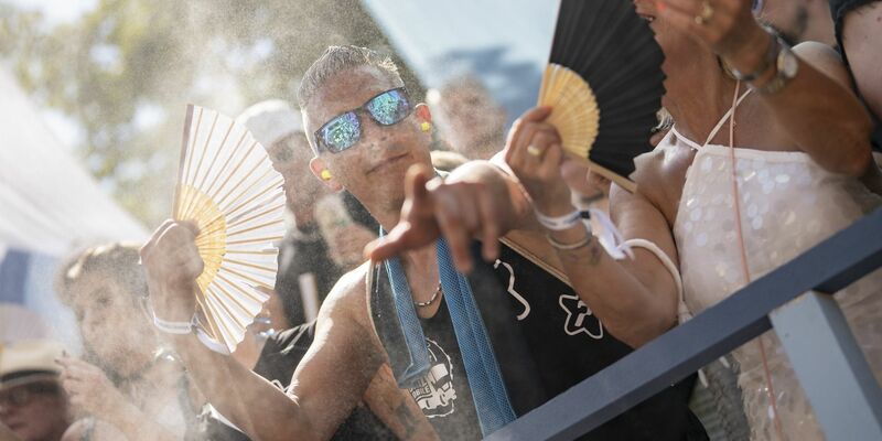 Der Zürichsee bot Abkühlung. - Foto: Til Buergy/KEYSTONE/dpa