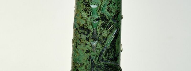 Auf dem vom Düsseldorfer Kunstpalast zur Verfügung gestellten undatierten Bild ist ein grüner Glas-Phallus aus dem 16. Jahrhundert zu sehen. Das Objekt ist Teil der Ausstellung «Sex Now» im NRW-Forum. - Foto: Kunstpalast Düsseldorf/dpa