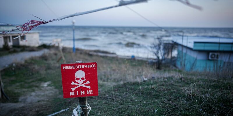Behörden in der Region mahnen Badegäste wegen der Minengefahr, nur freigegebene Strände zu benutzen. (Archivbild) - Foto: Kay Nietfeld/dpa