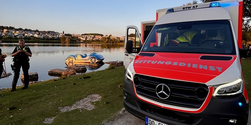 FW-DO: Tretboot kentert auf dem Phoenix-See - Passant rettet vier Personen - Foto: presseportal.de