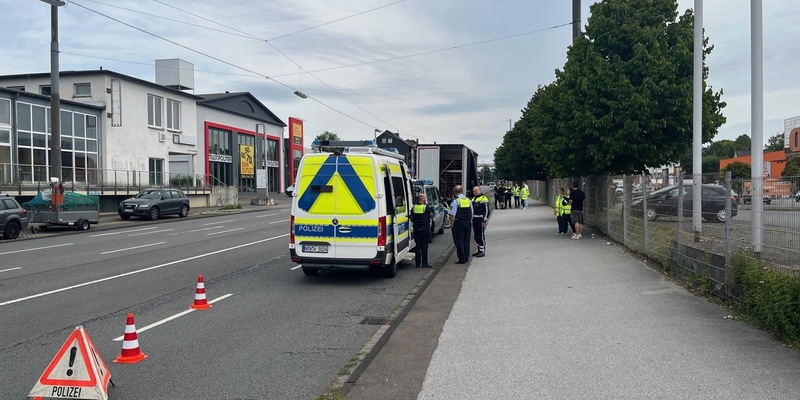 POL-EN: Schwelm: Landesweite Kontrollmaßnahmen zur Überwachung des gewerblichen Personen- und Güterverkehrs. - Foto: presseportal.de
