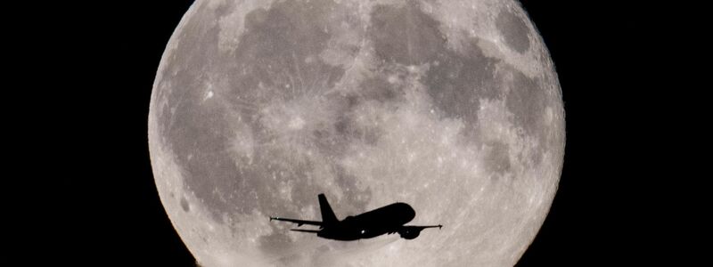 Von deutschen Flughäfen starten immer noch weniger Jets als vor Corona.  - Foto: Boris Roessler/dpa