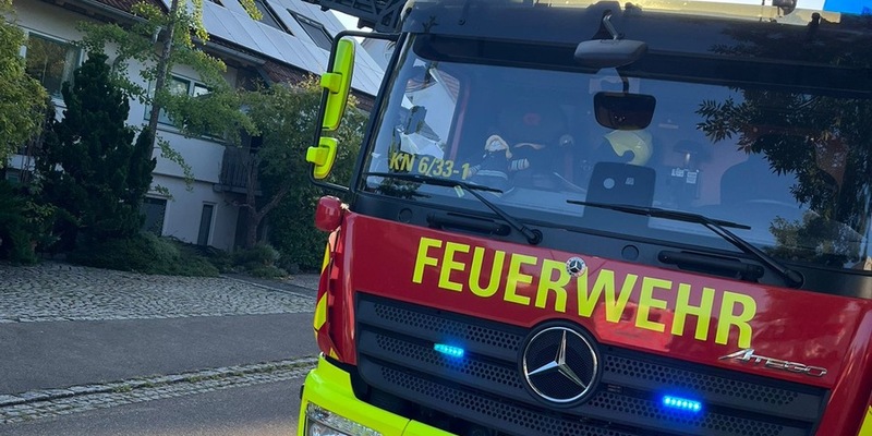 FW Reichenau: Verletzte Person aus Dachgeschoss gerettet, Reichenau-Lindenbühl, 11.08.2025 - Foto: presseportal.de