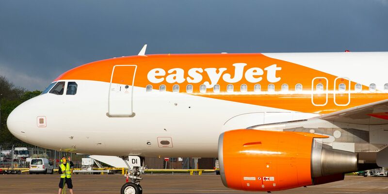 Die Fluggesellschaft Easyjet hat einen Piloten freigestellt, weil er angeblich betrunken und nackt in einer Hotelbar umherirrte. (Symbolbild) - Foto: David Parry/PA Wire/dpa