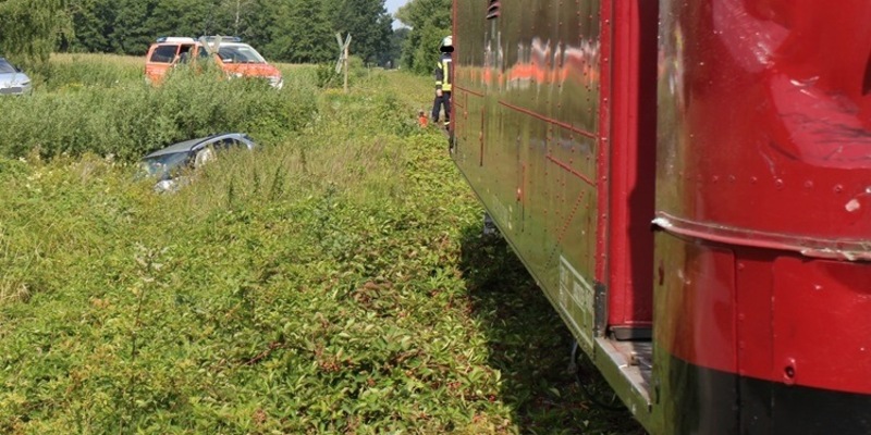 POL-MI: Auto wird von Museumsbahn erfasst - Foto: presseportal.de