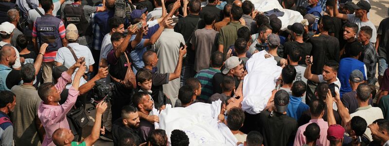 Bei einem israelischen Luftangriff wurden in Gaza fünf Mitarbeiter von Al-Dschasira getötet. - Foto: Jehad Alshrafi/AP/dpa