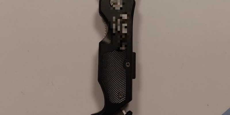 BPOL-HH: Mutmaßlicher Parfümdieb mit griffbereitem Einhandmesser auf der Flucht im Hamburger Hauptbahnhof gestellt- - Foto: presseportal.de