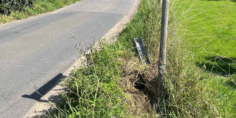 POL-KLE: Wachtendonk - Verkehrsunfallflucht: Zaunpfosten und Verkehrsschild beschädigt - Foto: presseportal.de