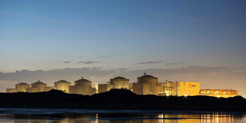 Wegen Quallen steht der Betrieb eines französischen AKW vorerst still. (Archivbild) - Foto: Sameer Al-Doumy/AFP/dpa