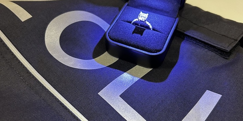 HZA-KA: Zollkontrolle statt Liebeserklärung / Nicht angemeldete Einfuhr von Diamantring am Flughafen FKB gestoppt - Foto: presseportal.de