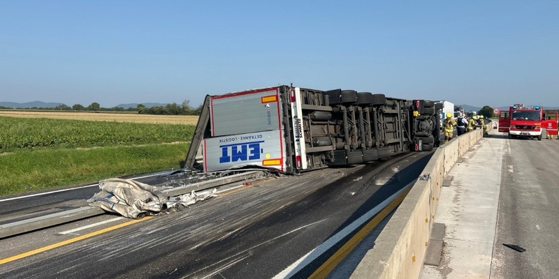 POL-PDLD: Sattelschlepper umgekippt - Foto: presseportal.de