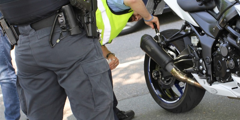 POL-DA: Modautal-Neunkirchen: Motorradkontrollen/Weiterfahrt wegen abgefahrenem Reifen untersagt - Foto: presseportal.de