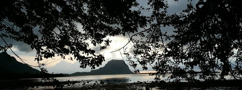 Der Berggipfel Le Morne Brabant auf Mauritius - Foto: Vel Moonien/dpa