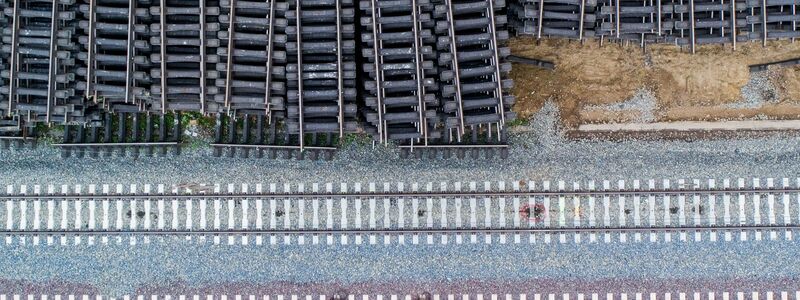 Angesichts der unsicheren finanziellen Mittel stehen Neu- und Ausbauprojekte bei der Bahn auf dem Prüfstand. (Archivbild) - Foto: Julian Stratenschulte/dpa
