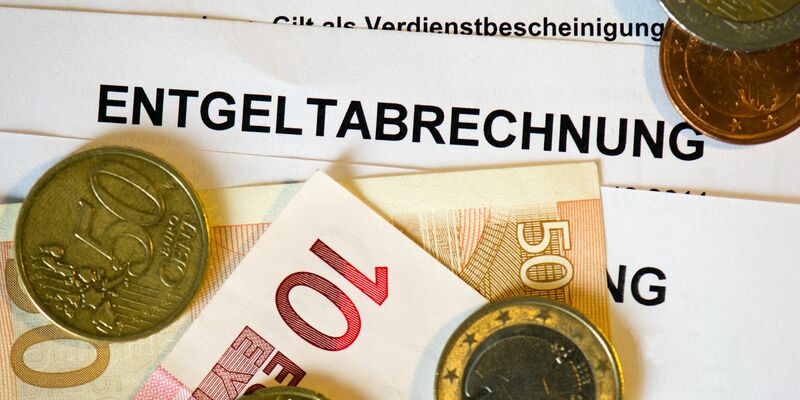 Selbst wer nur Mindestlohn verdient, hat einer Studie zufolge bei einem Vollzeitjob mehr Geld als im Bürgergeld. (Symbolbild) - Foto: Arno Burgi/dpa-Zentralbild/dpa