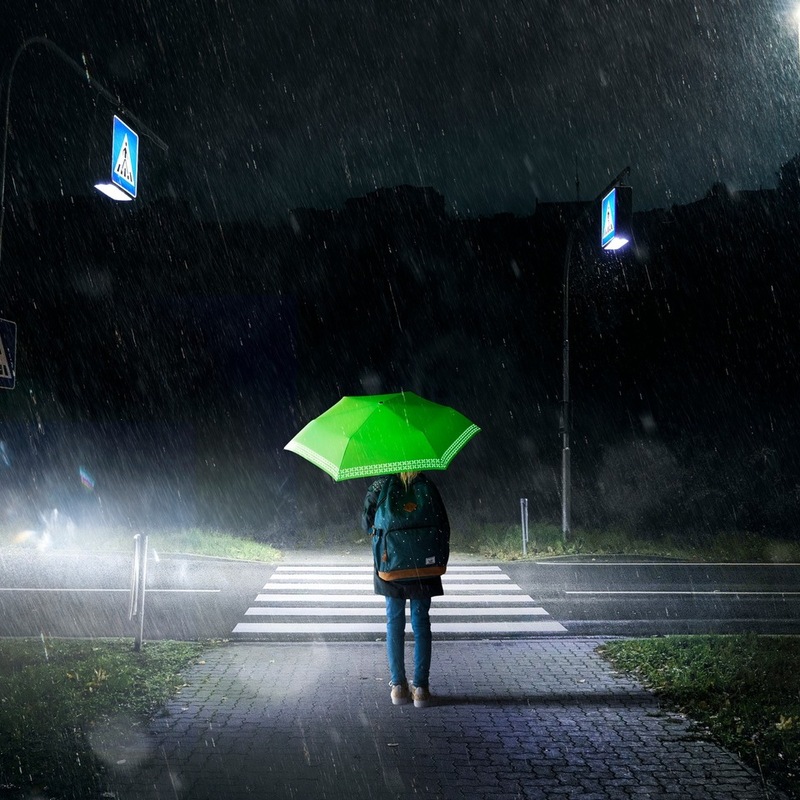 Für mehr Sichtbarkeit auf dem Schulweg: doppler Safety-Regenschirme lassen Kinder leuchten - Foto: presseportal.de