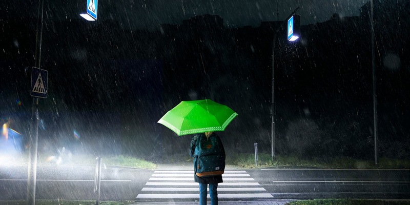 Für mehr Sichtbarkeit auf dem Schulweg: doppler Safety-Regenschirme lassen Kinder leuchten - Foto: presseportal.de