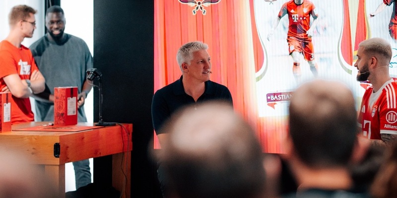 Das ist einfach Heimat. Mein Herz ist immer rot. / Bastian Schweinsteiger beim Launch der Topps-Jubiläumsedition 125 Jahre FC Bayern München - Foto: presseportal.de