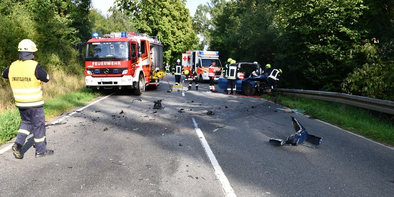POL-HM: Schwerer Verkehrsunfall auf der Bundesstraße 442 bei Bäntorf - zwei Rettungshubschrauber im Einsatz - Foto: presseportal.de