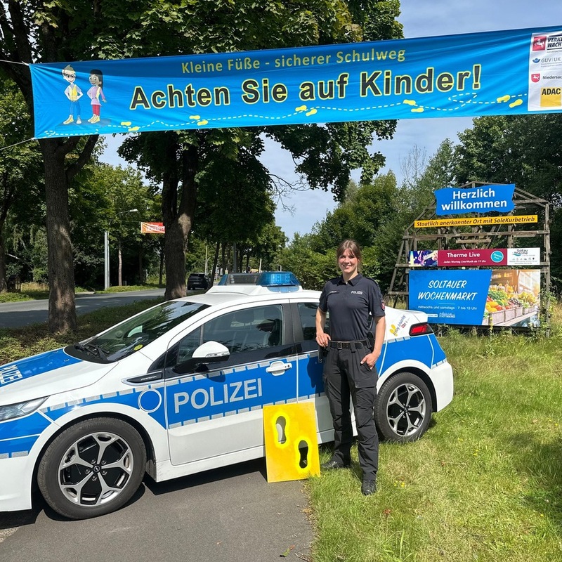 POL-HK: Soltau: Gelbe Füße für einen sicheren Schulweg - Foto: presseportal.de