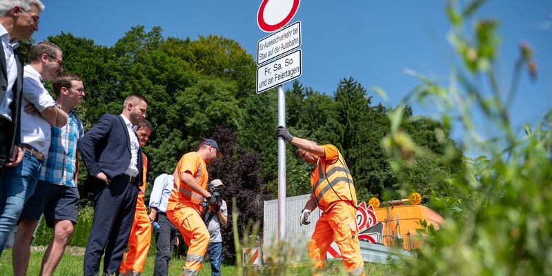 Die Sperrungen gelten von Freitag bis Sonntag und an Feiertagen. - Foto: Leonie Asendorpf/dpa
