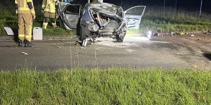 FW-Greven: Verkehrsunfall auf Bundesautobahn mit zwei schwer verletzten Personen. - Foto: presseportal.de