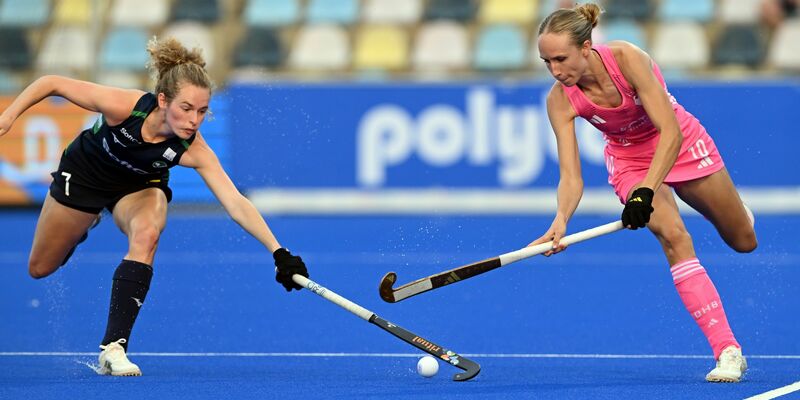 Julia Sonntag konnte einen Siebenmeter abwehren. - Foto: Federico Gambarini/dpa