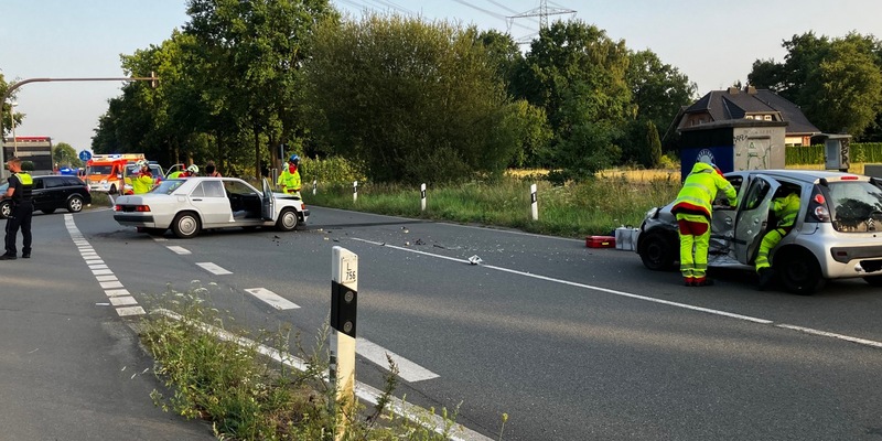 FW Paderborn: Verkehrsunfall mit zwei beteiligten PKW - Foto: presseportal.de
