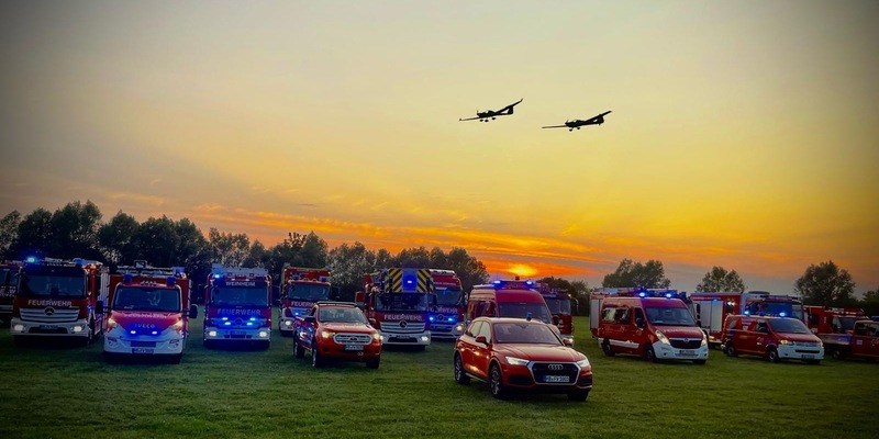 FW Weinheim: Sammelfieber in Uniform Die Weinheimer Feuerwehr wird zum Stickeralbum - Foto: presseportal.de