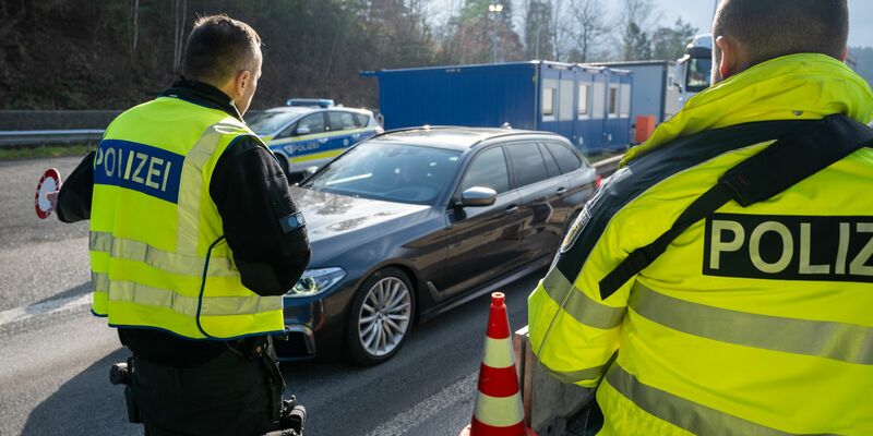Seit vergangenem September wird an allen deutschen Grenzen kontrolliert. (Archivbild) - Foto: Harald Tittel/dpa