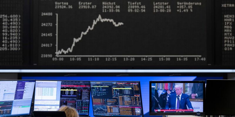 Der Zollstreit sorgt für Umsatzeinbußen, aber viele Dax-Konzerne verdienen trotzdem noch gut. (Symbolbild) - Foto: Boris Roessler/dpa
