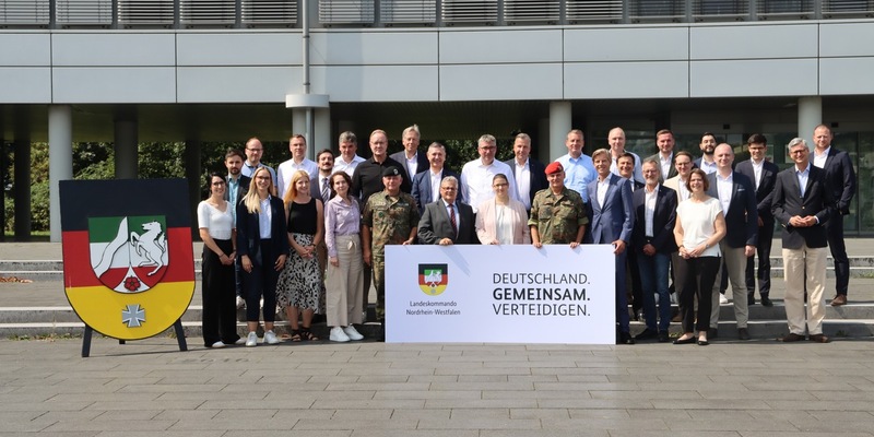 Operationsplan Deutschland: Vertreter der Industrie- und Handelskammern aus NRW zu Gast im Landeskommando Nordrhein-Westfalen - Foto: presseportal.de