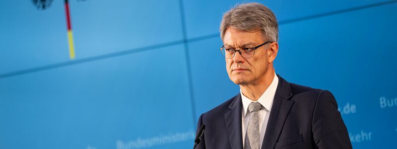 Verkehrsminister Schnieder hat den personellen Umbruch bei der Bahn eingeleitet.  - Foto: Fabian Sommer/dpa