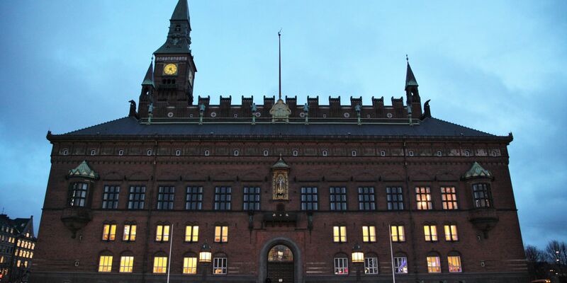 Im Rathaus von Kopenhagen wurde im vergangenen Jahr eine Rekordzahl an Eheschließungen verzeichnet. (Archivbild) - Foto: Steffen Trumpf/dpa