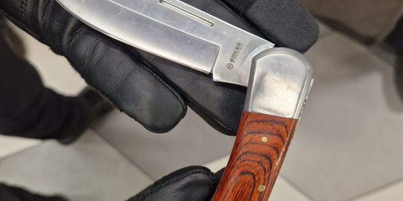 POL-NMS: 20250815-1-PDNMS-Messerkontrolle am Bahnhof Neumünster - Foto: presseportal.de